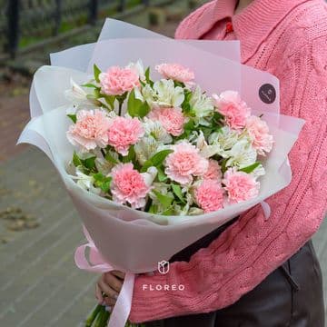 Букет из альстромерий и диантусов