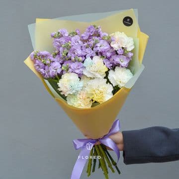 Маттиола с гвоздиками