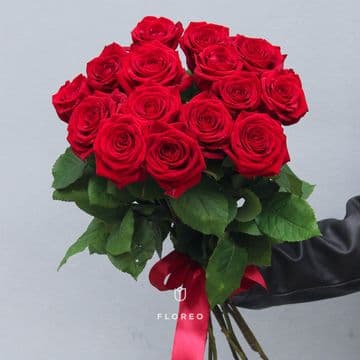 15 красных роз