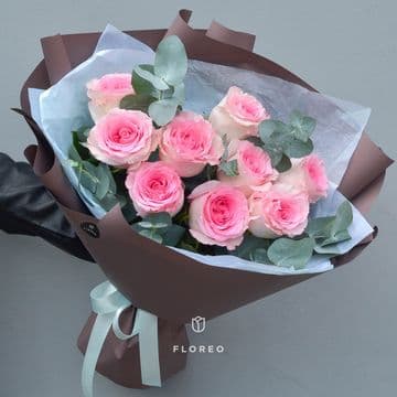 9 роз с эвкалиптом