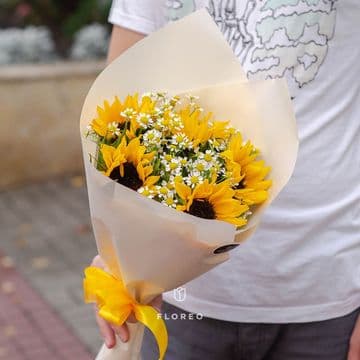 Букет с подсолнухами и ромашками 673