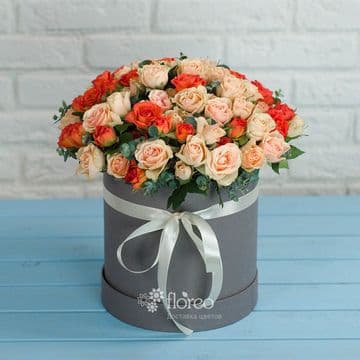 15 кустовых роз микс в шляпной коробке