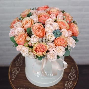 Шляпная коробка с цветами 427