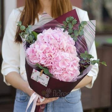 3 розовых гортензии с эвкалиптом