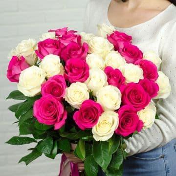 35 роз микс малиновых и белых