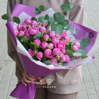 9 кустовых пионовидный роз в упаковке