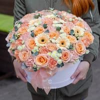 Шляпная коробка с цветами 430