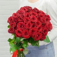 35 красных роз