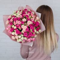 35 кустовых роз микс в упаковке