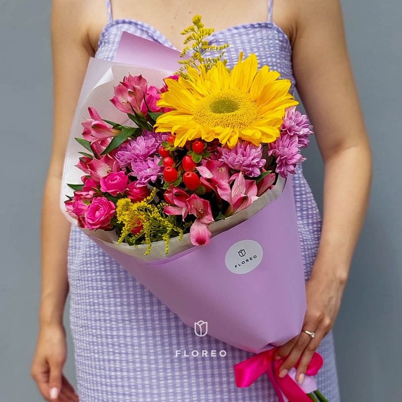 Сборный букет с подсолнухом #671