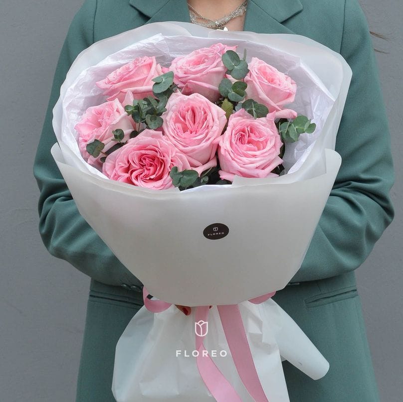 7 пионовидных роз Пинк Охара с эвкалиптом #564