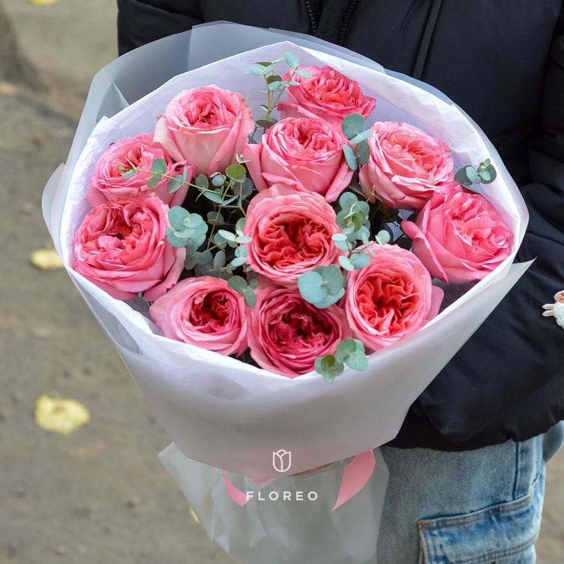11 пионовидных роз с эвкалиптом #869