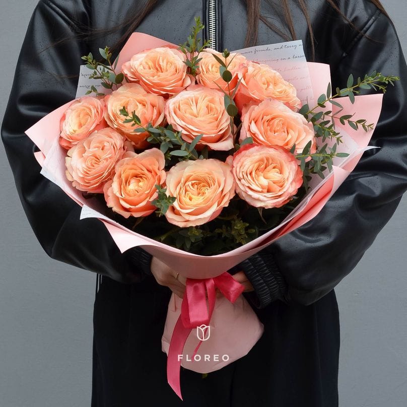 11 роз Кахала с эвкалиптом #248