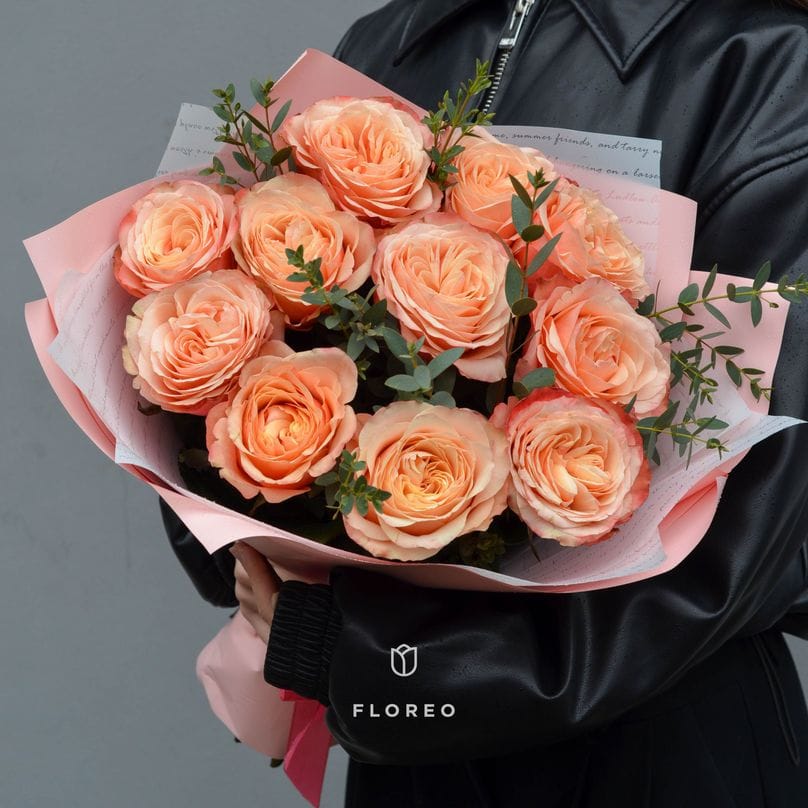 11 роз Кахала с эвкалиптом #248