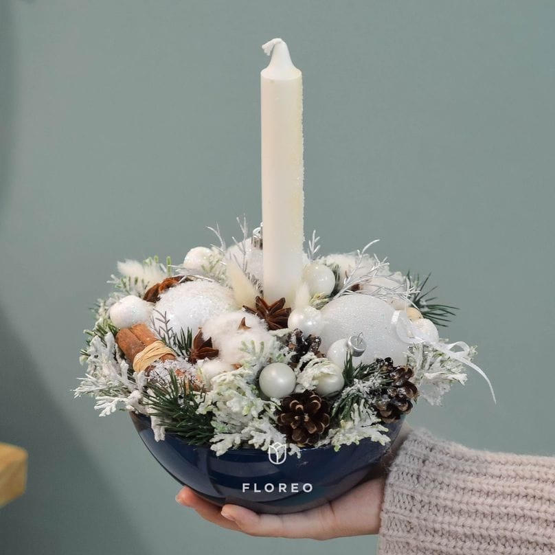 Композиция с декоративной хвоей 946