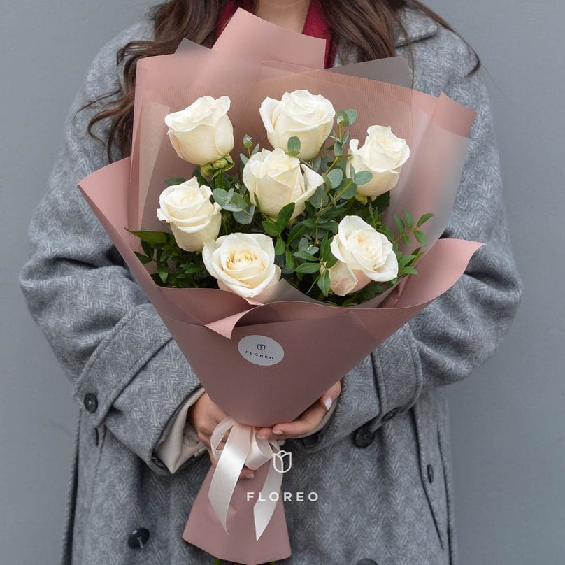 7 роз с эвкалиптом #969