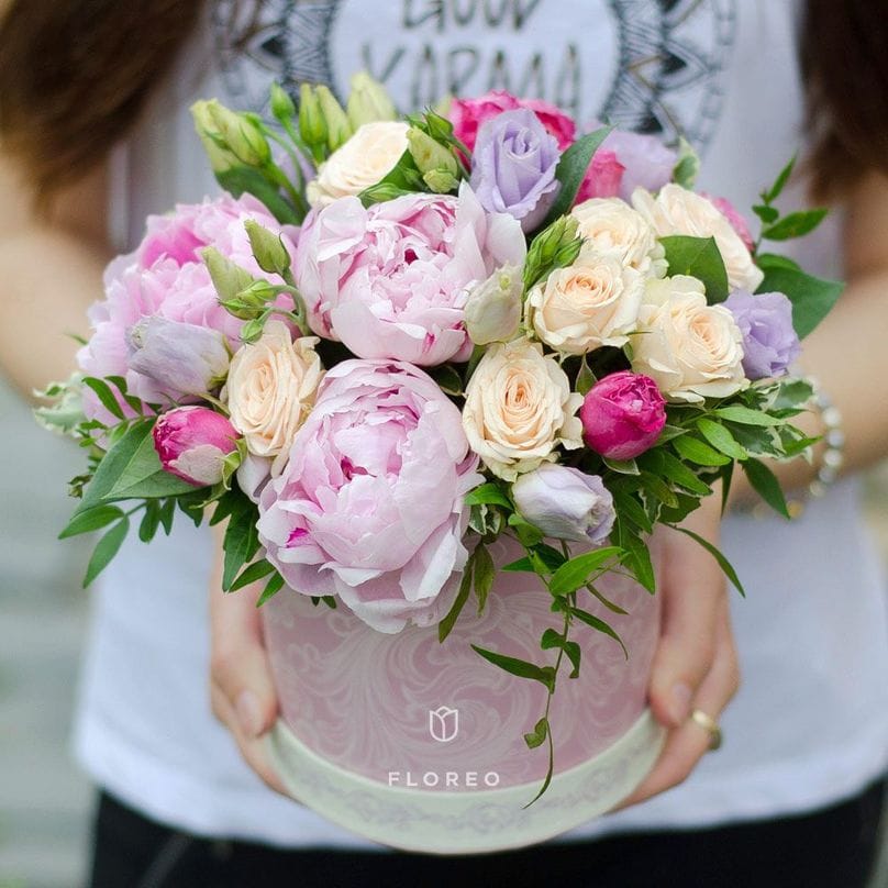 Шляпная коробка с цветами 433