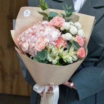 Сборный букет с гортензией 543