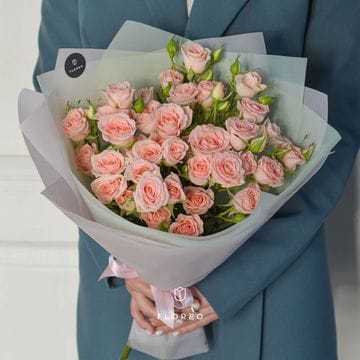 9 нежных кустовых роз