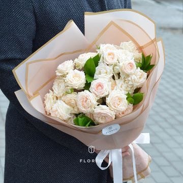 5 кустовых роз с зеленью/ 830