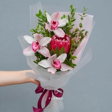 Букет с протеей и орхидеями 593