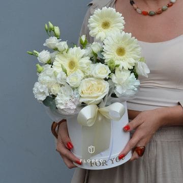 Цветочная коробка в молочной гамме #692