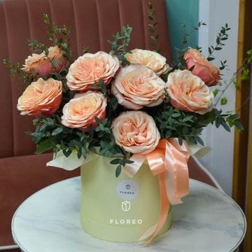 Коробка с пионовидными розами #1089