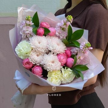 Букет с маттиолой и кустовой розой #1119