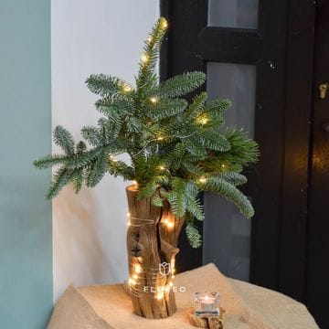 Хвоя в вазе ручной работы