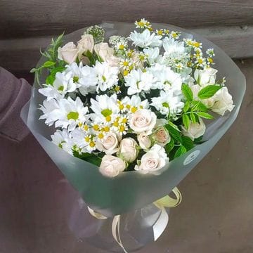 Букет с кустовыми розами и хризантемами #1210