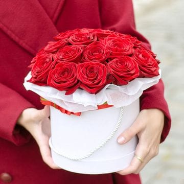 21 красная роза в шляпной коробке
