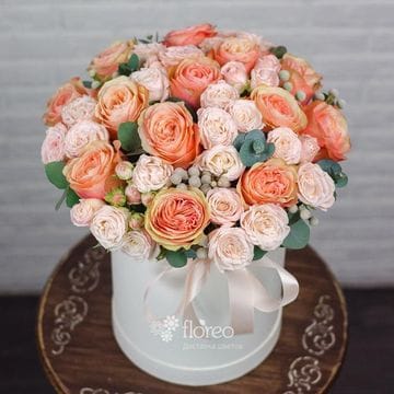 Шляпная коробка с цветами 427