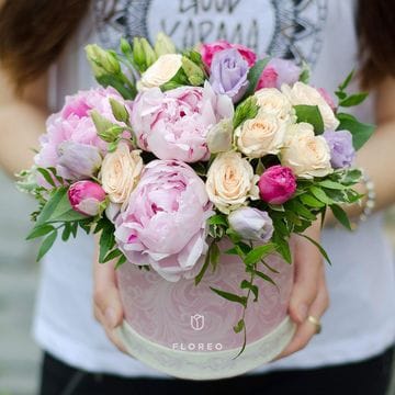 Шляпная коробка с цветами 433