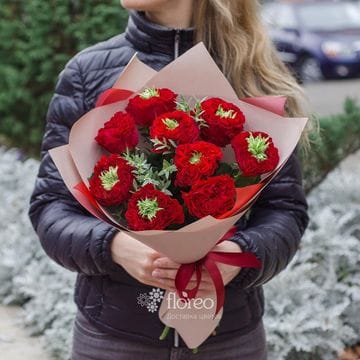 9 роз Red Monster с эвкалиптом