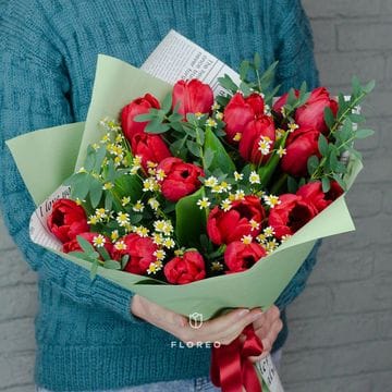 Красные тюльпаны с ромашками #1043
