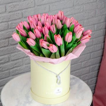 45 тюльпанов в коробке #1047