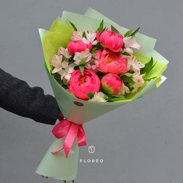 Букет из пионов и альстромерий #1104