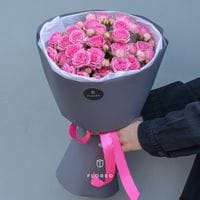 9 розовых кустовых роз 