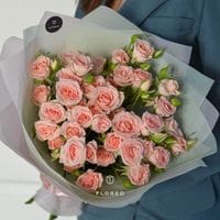 9 нежных кустовых роз