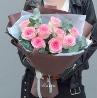 9 роз с эвкалиптом #576