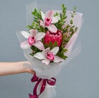 Букет с протеей и орхидеями 593