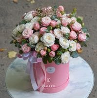Коробка с пионовидными розами
