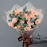 7 кустовых роз с эвкалиптом/ 851