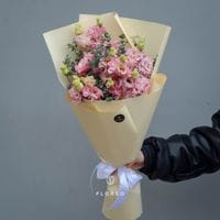 Букет из розовой эустомы и эвкалипта #1115