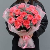 15 пионовидных роз с эвкалиптом #1109