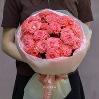 7 кустовых роз в упаковке #1128