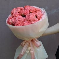 7 кустовых роз в упаковке #1128
