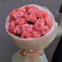 7 кустовых роз в упаковке #1128