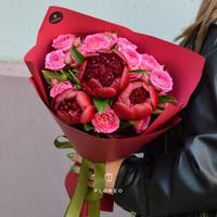 Букет с бордовыми пионами #1133