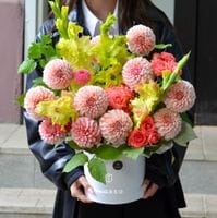 Коробка с георгинами и гладиолусами #1250